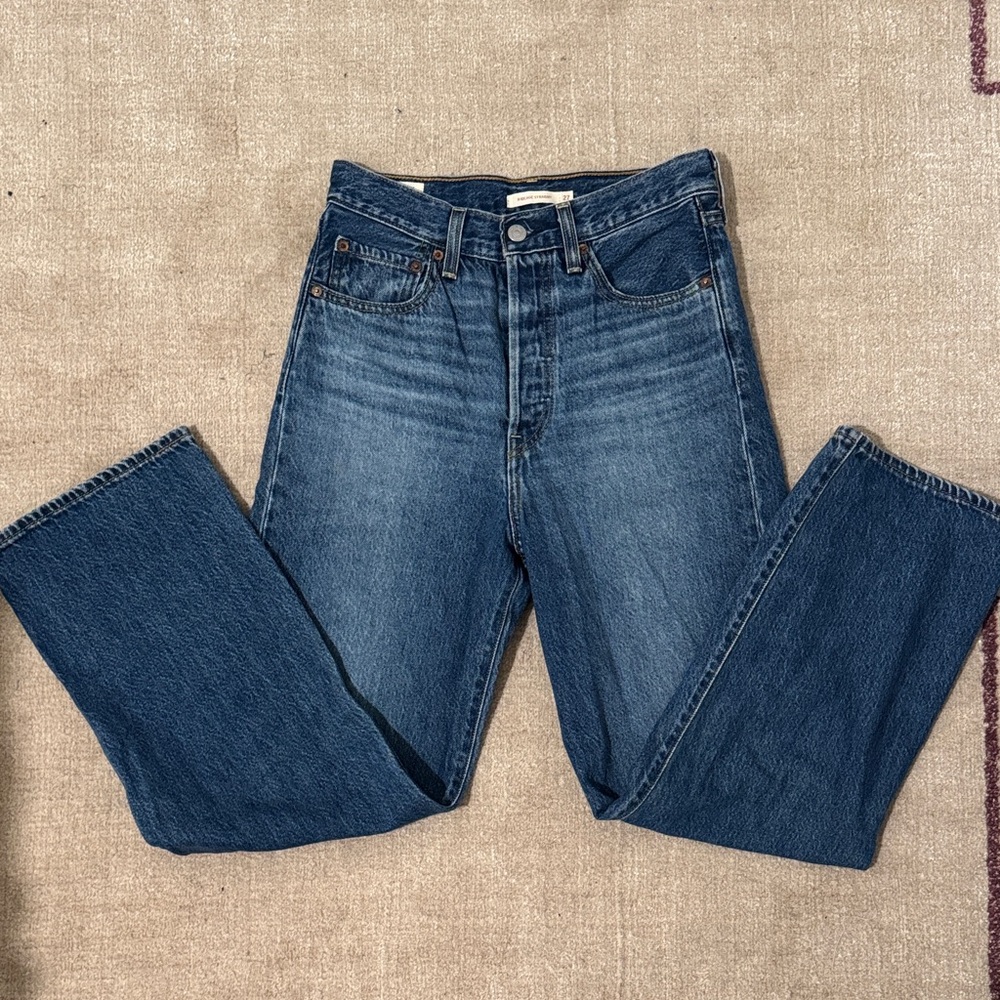 Levi’s dark wash ribcage straight jeans